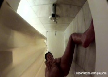 London Keyes Nude in her hotel
