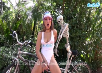 Camsoda - Bailey Base fucks herself in front of skeletal friend on a bicycle built for two! What a whore.